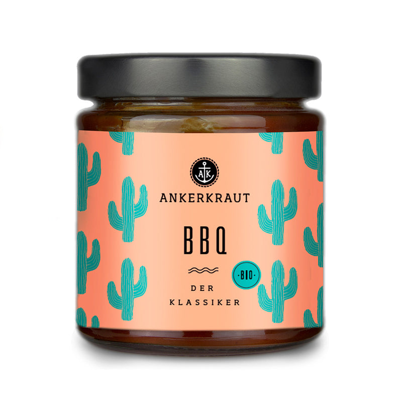 BIO BBQ Sauce von Ankerkraut im Glas auf weißem Hintergrund.