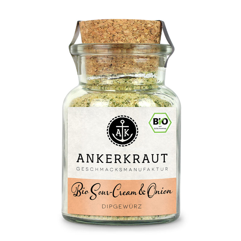 Ankerkraut BIO Sour Cream und Onion im Korkenglas auf weißem Hintergrund.