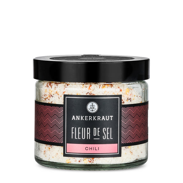 Ankerkraut Fleur de Sel Chili im Tiegel vor weißem Hintergrund.