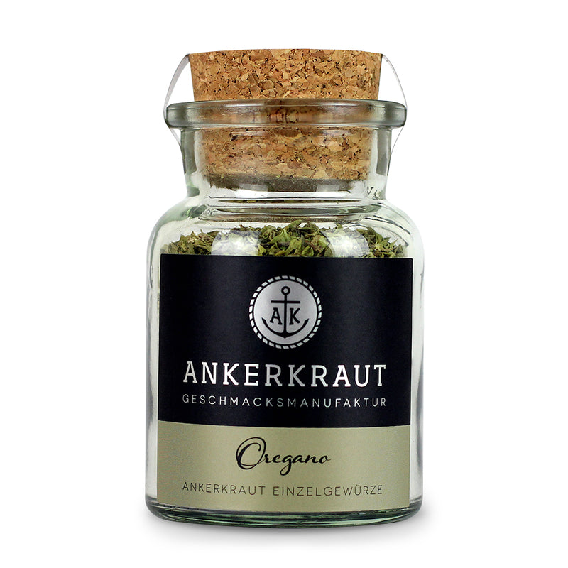 Oregano Gewürz von Ankerkraut im Korkenglas auf weißem Hintergrund.