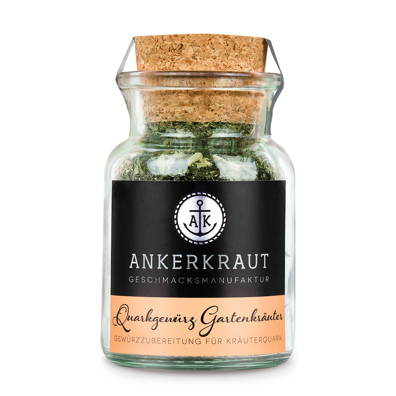 Quarkgewürz von Ankerkraut im Korkenglas auf weißem Hintergrund.