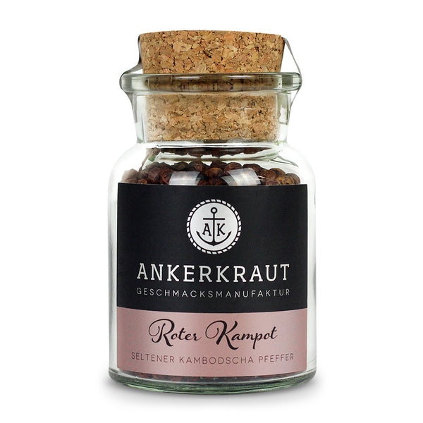 Roter Kampot Pfeffer von Ankerkraut im Korkenglas auf weißem Hintergrund.